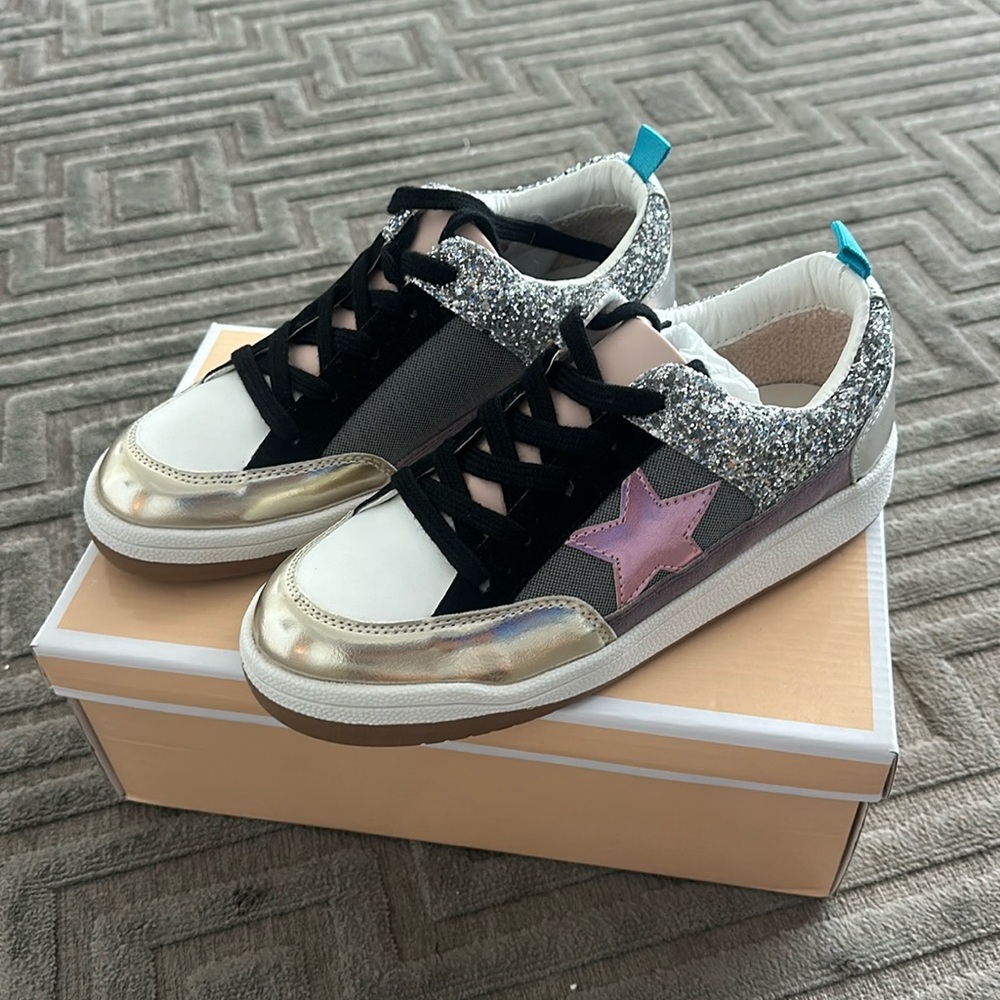 BNNW Fashion Sneakers⭐️💫